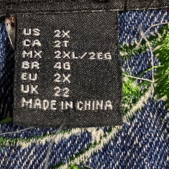 Forever 21 Embroidered Plus Jean Jacket Size 2X - Picture 12 of 12